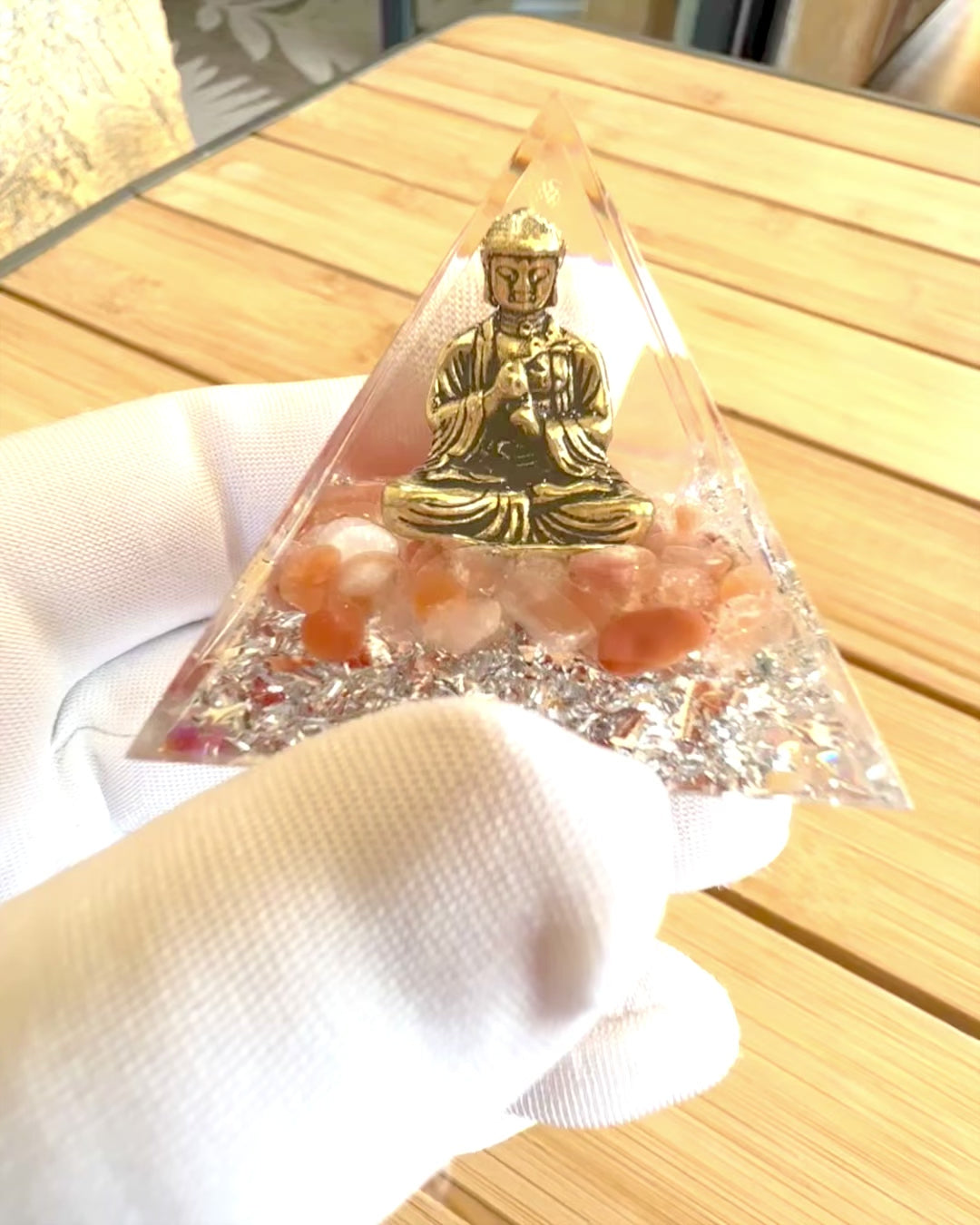 Piramida Energetică „Meditația Păcii” cu Pietre Prețioase