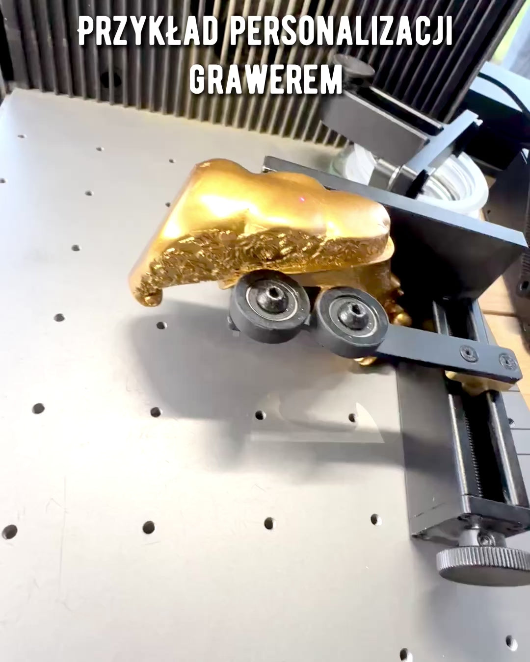 Figurină "Iubire Eternă" culoare aurie - 11 cm, Figurină Decorativă Mică cu Opțiune de Gravare