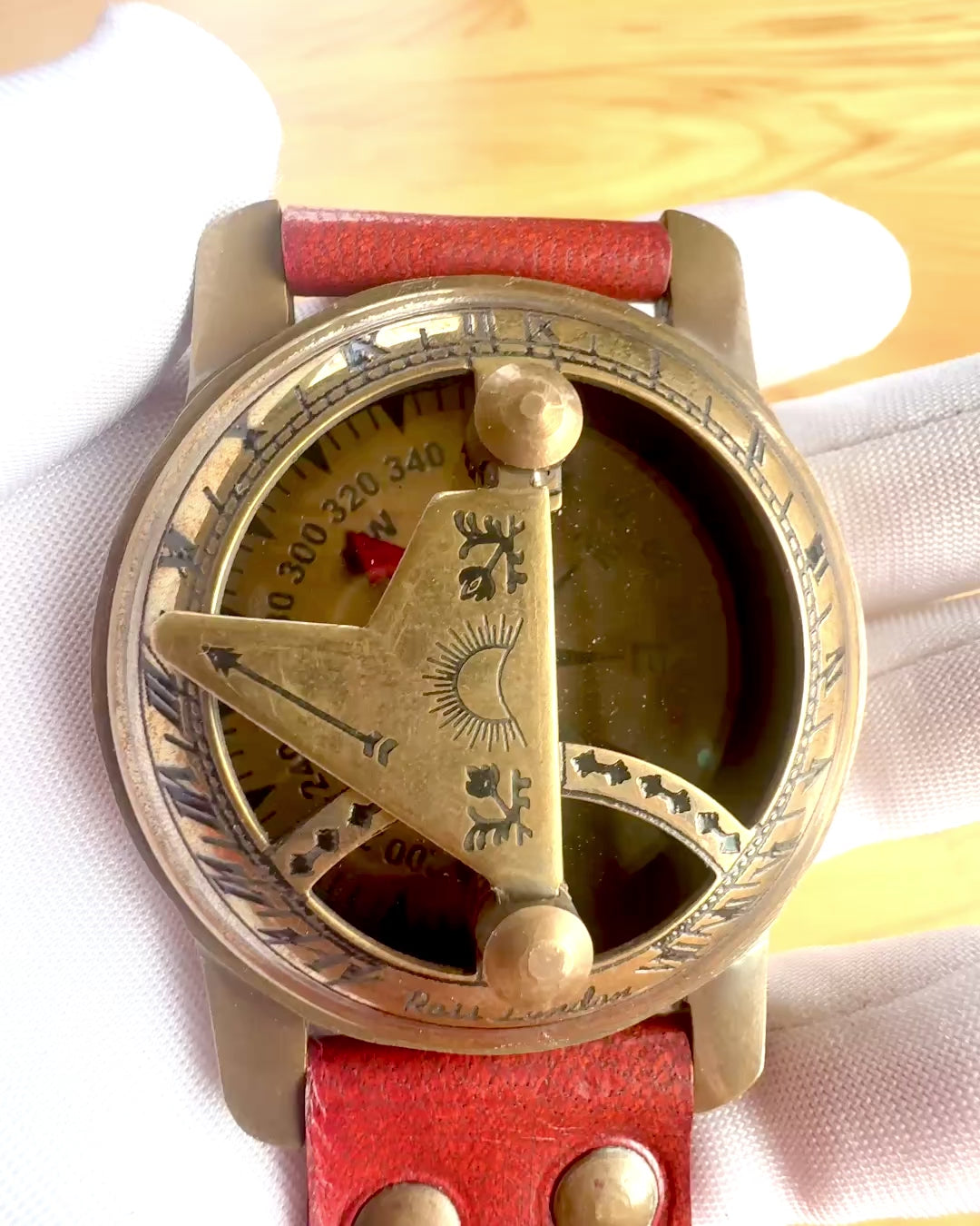 Ceas Solar cu Busolă - Lucrat Manual, Meșteșug Autentic, posibilitate de gravare