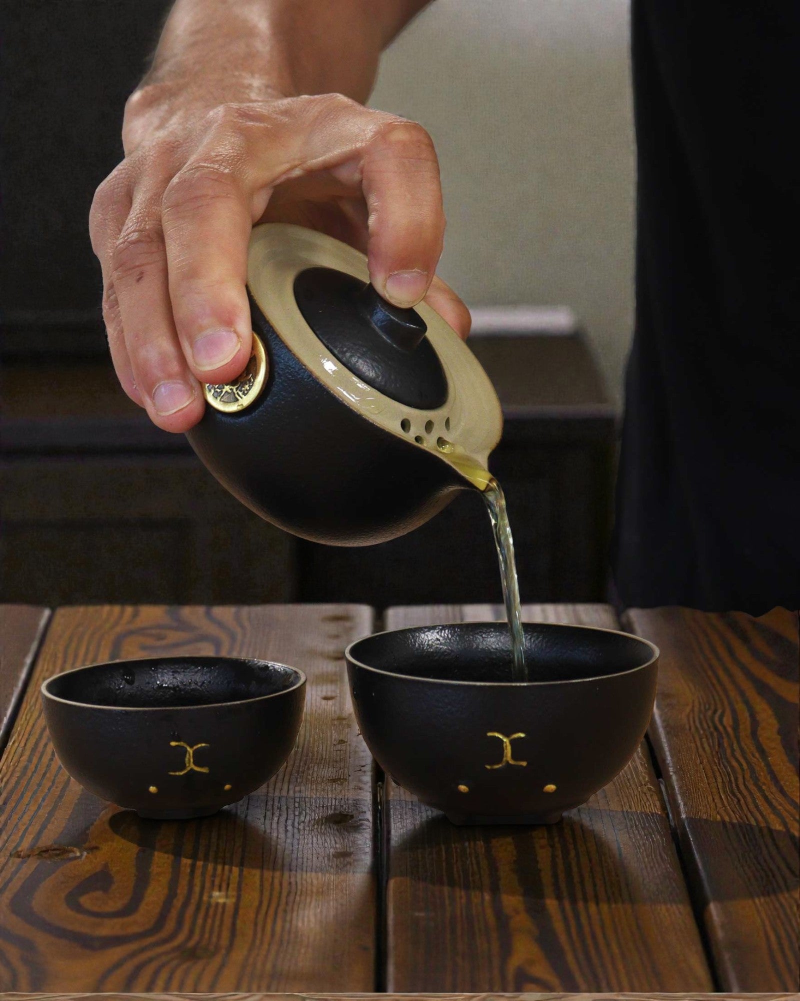 Pisica Fericirii Neagră – Set de ceai cu 2 cești (Negru)