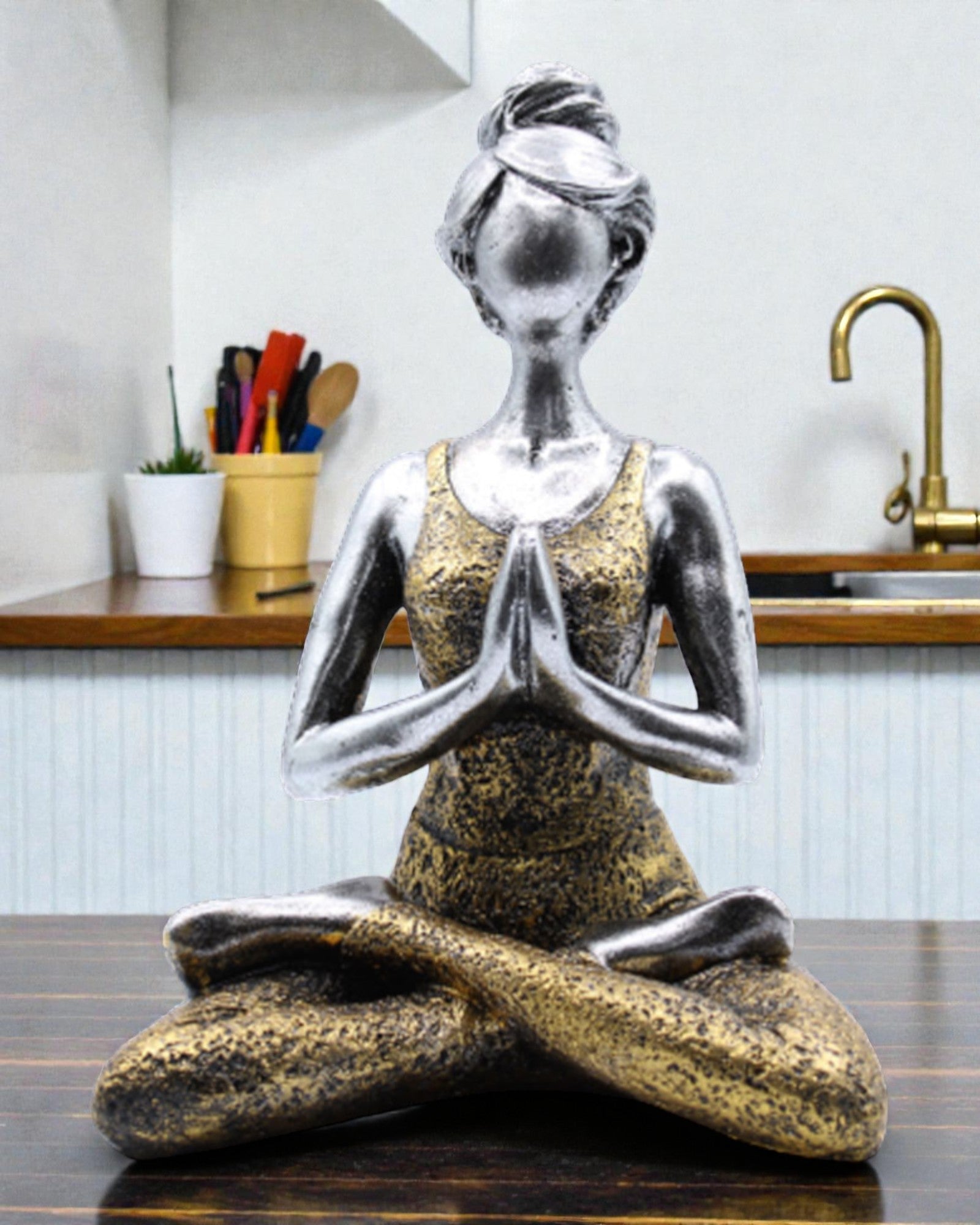 Figurină de femeie 24 cm – Yoga Echilibru argintiu-auriu