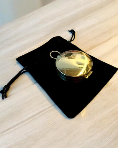 Busolă din Alamă Rezistentă la Apă cu Efect de Strălucire - Esențial pentru Drumeții și Camping, personalizare cu gravură