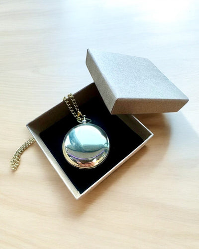 Compas de culoare aurie Aventură – Navigator Elegant al Descoperirilor