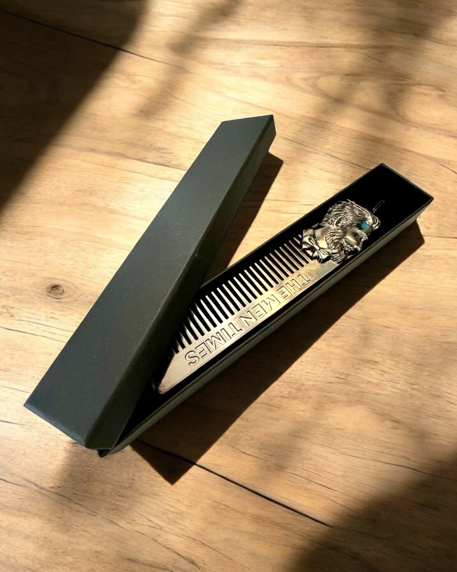 GroomMaster - Pieptene Metalic Elegant cu Gravură, personalizare cu gravură