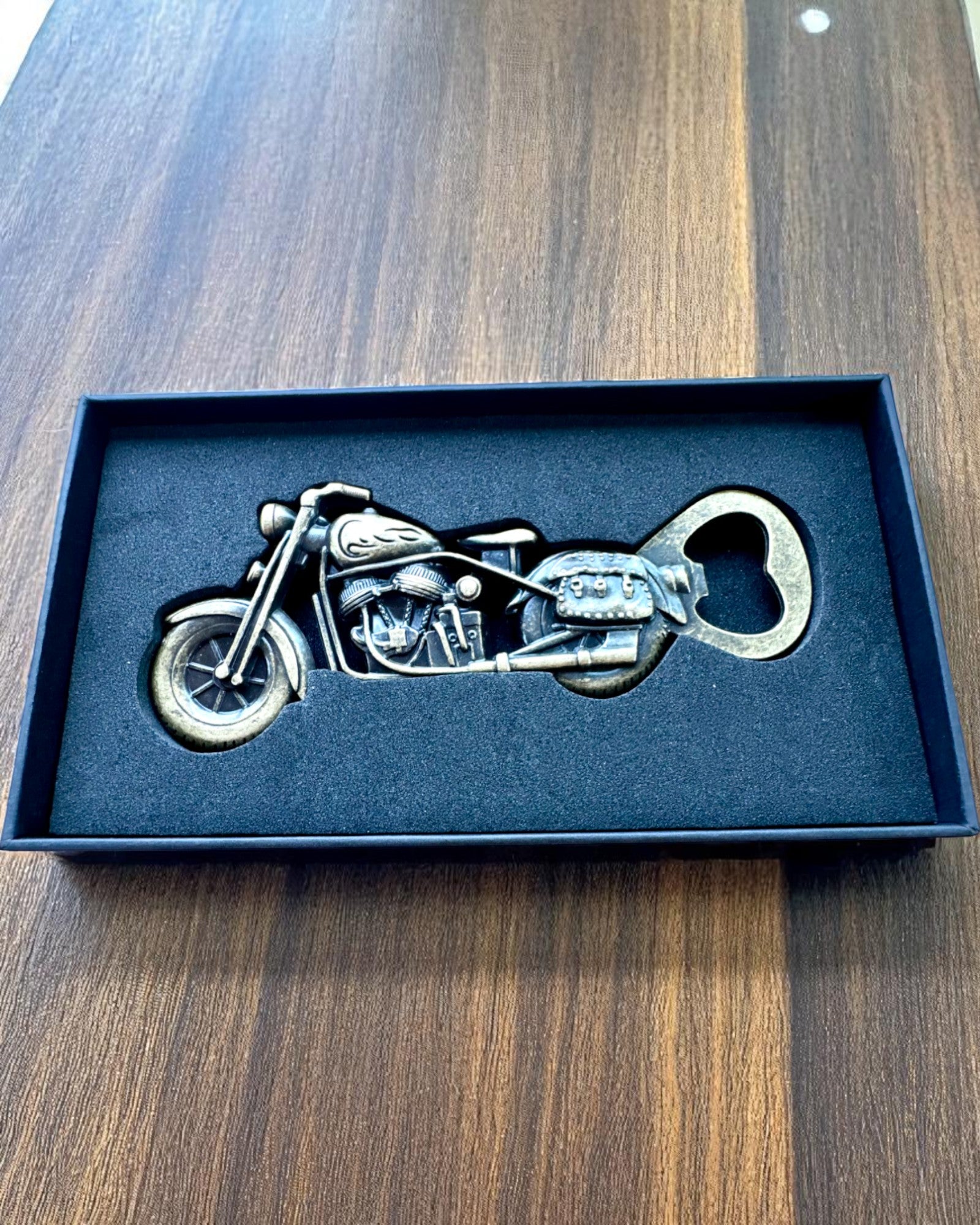 Otwieracz do butelek w kształcie motocykla - personalizacja grawerem na prezent