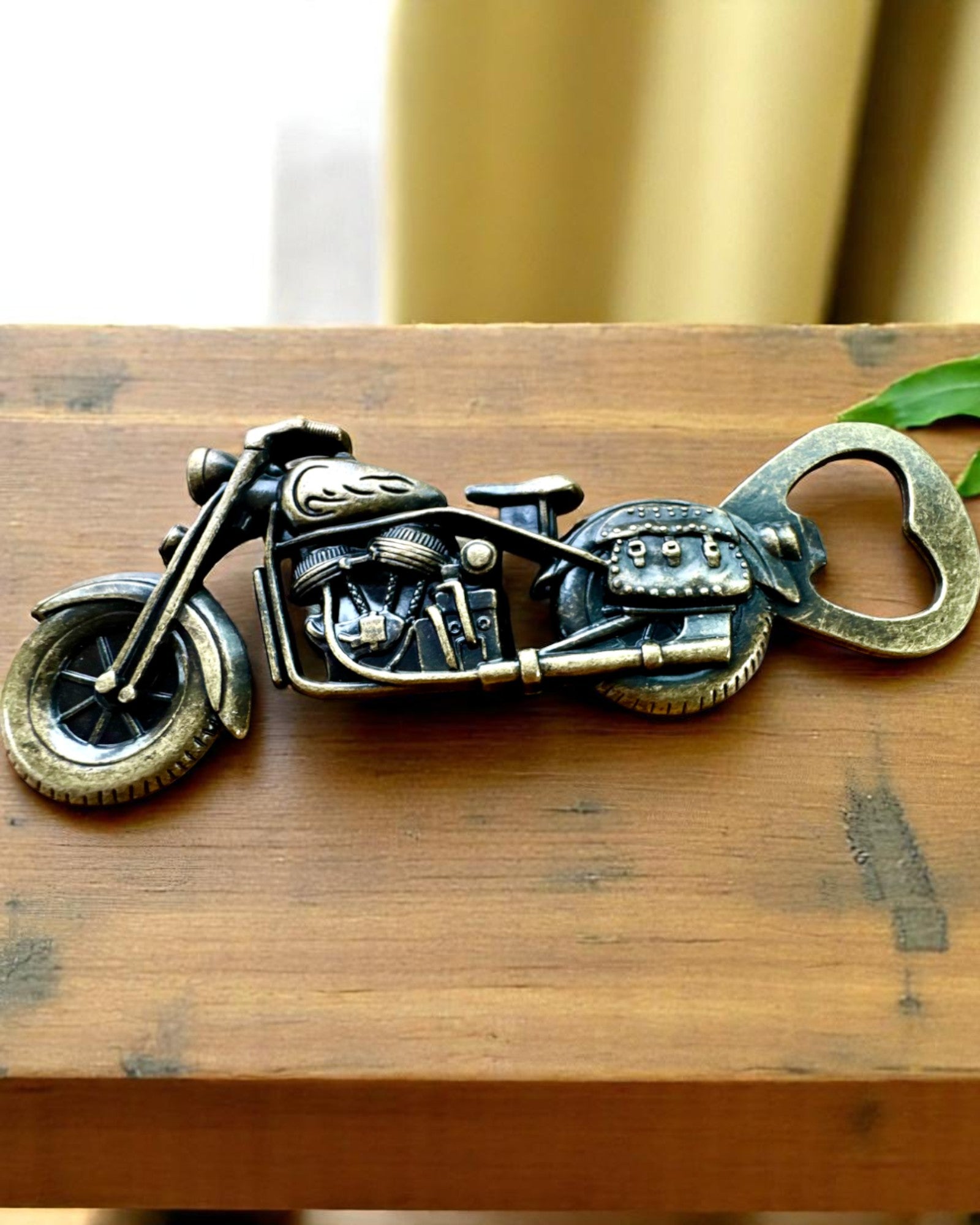 Otwieracz do butelek w kształcie motocykla - personalizacja grawerem na prezent