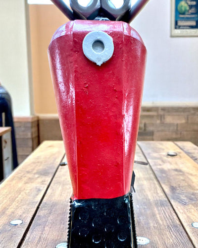 Suport Metalic pentru Vin, 40 cm lungime, în formă de motocicletă, cu posibilitate de gravare pentru cadou