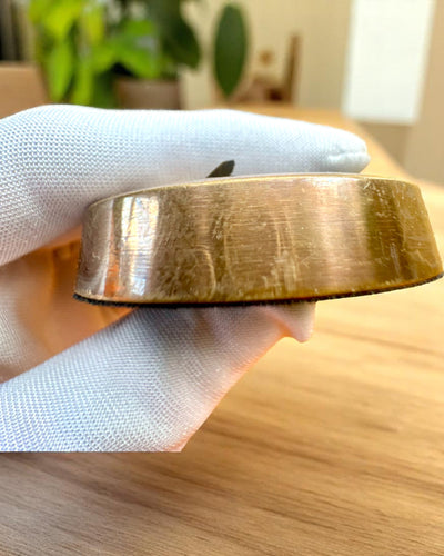 Mini Calendar Căpitan „Navigator” – decorațiune din alamă cu suflet marin, opțiune de gravare pentru cadou, diametru de 5 cm