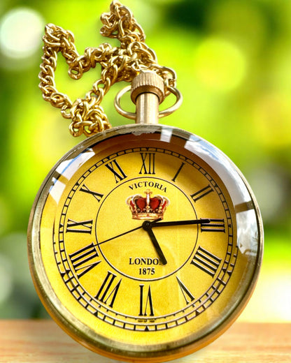 Ceas de buzunar „Victoria Crown” – din alamă, realizat manual în India, 5 cm lățime, mecanism japonez, posibilitate de personalizare cu gravură pentru cadou