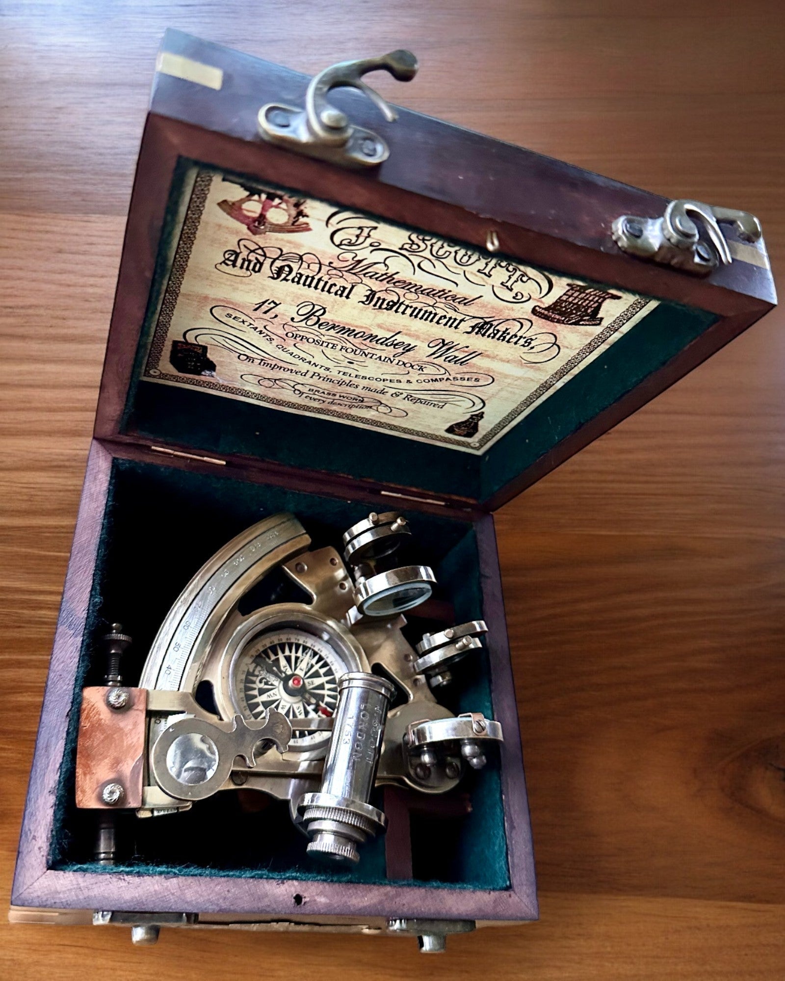 Cutie Mare din Lemn pentru Sextant sau Busolă Premium „Mariner's Legacy” cu Posibilitate de Gravare