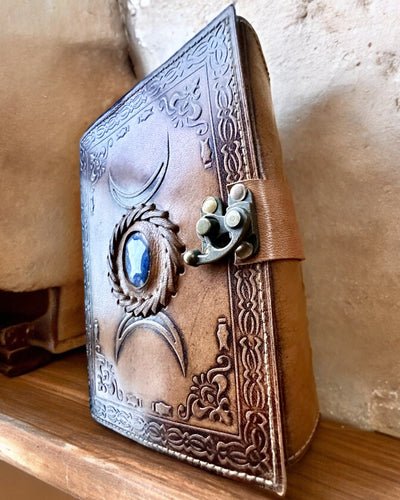 Jurnal Premium, Model Antic, Caiet din Piele „Cronica Magică” 200 de pagini, 2 variante disponibile, personalizare cu gravură