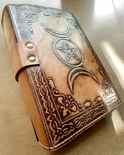 Jurnal Premium, Model Antic, Caiet din Piele „Cronica Magică” 200 de pagini, 2 variante disponibile, personalizare cu gravură