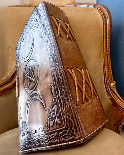 Jurnal Premium, Model Antic, Caiet din Piele „Cronica Magică” 200 de pagini, 2 variante disponibile, personalizare cu gravură