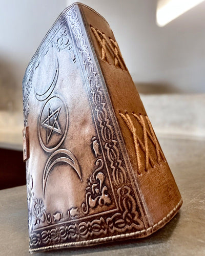 Jurnal Premium, Model Antic, Caiet din Piele „Cronica Magică” 200 de pagini, 2 variante disponibile, personalizare cu gravură