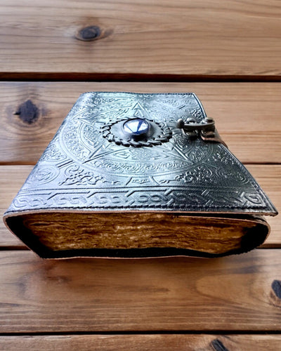 Jurnal Premium, Model Antic, Caiet din Piele „Cronica Magică” 200 de pagini, 2 variante disponibile, personalizare cu gravură