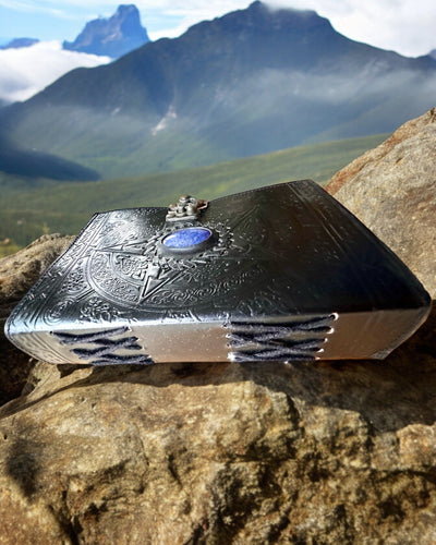 Jurnal Premium, Model Antic, Caiet din Piele „Cronica Magică” 200 de pagini, 2 variante disponibile, personalizare cu gravură