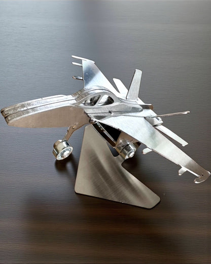 Metalowy Model Myśliwca „SkyRaptor” – stal nierdzewna, personalizowany grawer na prezent