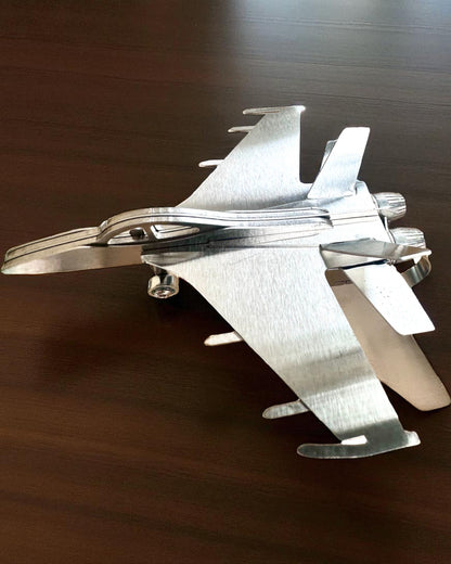 Metalowy Model Myśliwca „SkyRaptor” – stal nierdzewna, personalizowany grawer na prezent