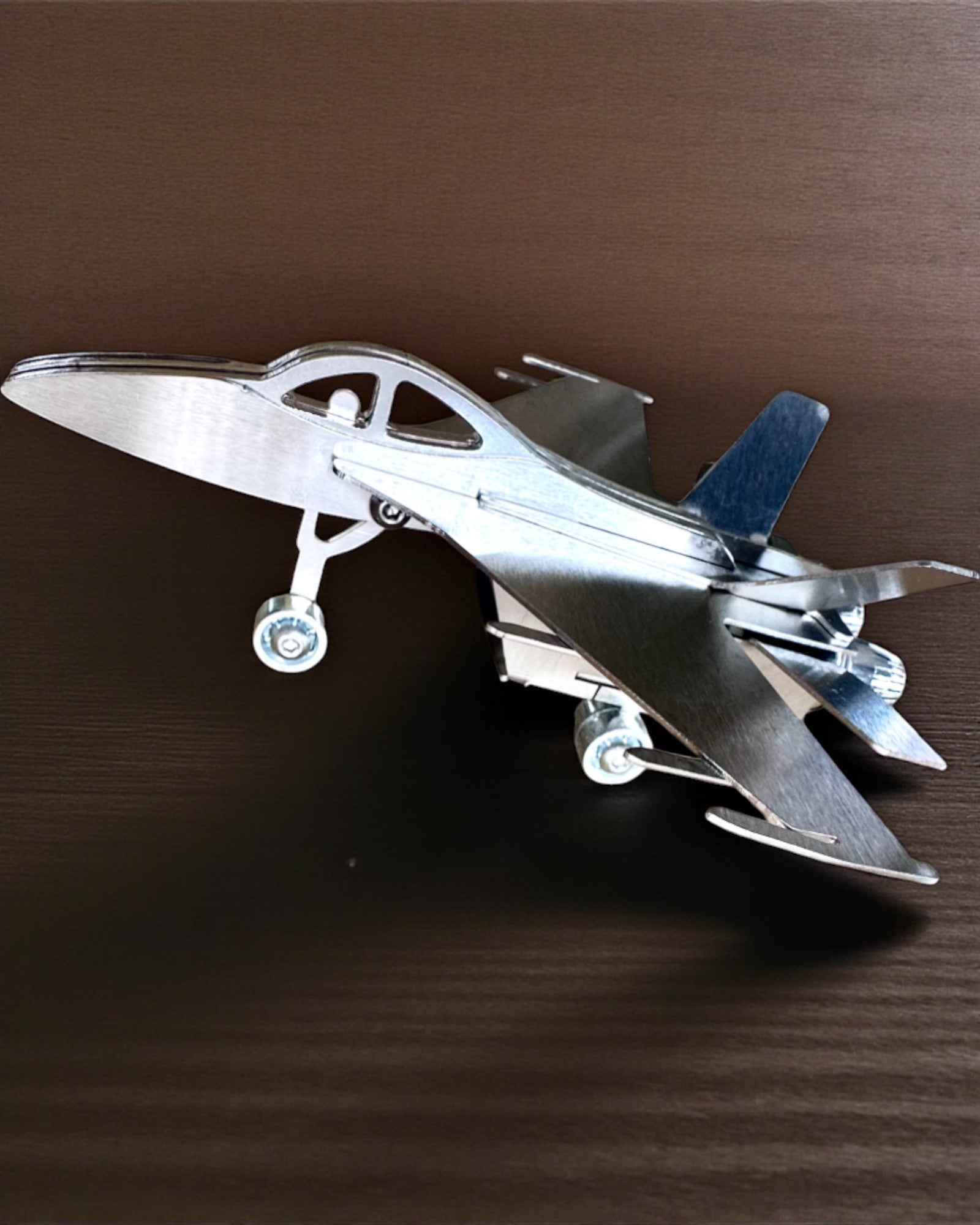 Metalowy Model Myśliwca „SkyRaptor” – stal nierdzewna, personalizowany grawer na prezent
