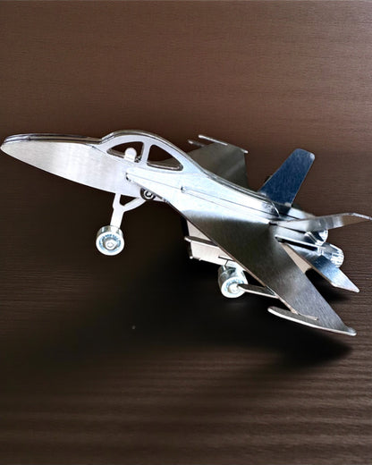 Metalowy Model Myśliwca „SkyRaptor” – stal nierdzewna, personalizowany grawer na prezent