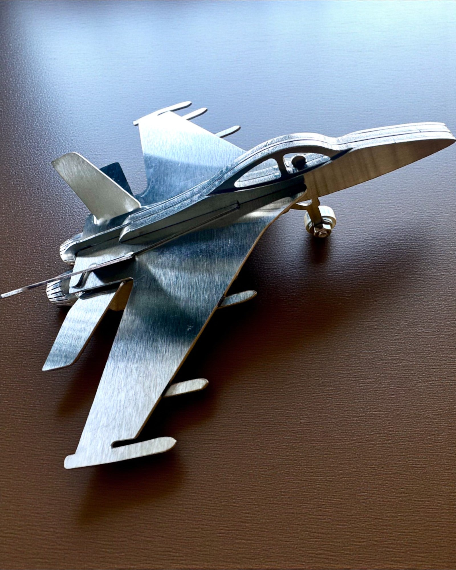 Metalowy Model Myśliwca „SkyRaptor” – stal nierdzewna, personalizowany grawer na prezent
