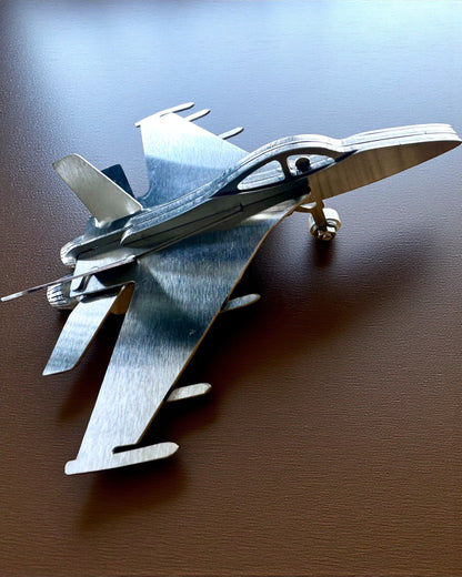 Metalowy Model Myśliwca „SkyRaptor” – stal nierdzewna, personalizowany grawer na prezent
