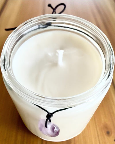 Lumânare din soia pentru intenții Ametist – liniște, armonie și purificare, 250 ml, posibilitate de personalizare pentru cadou