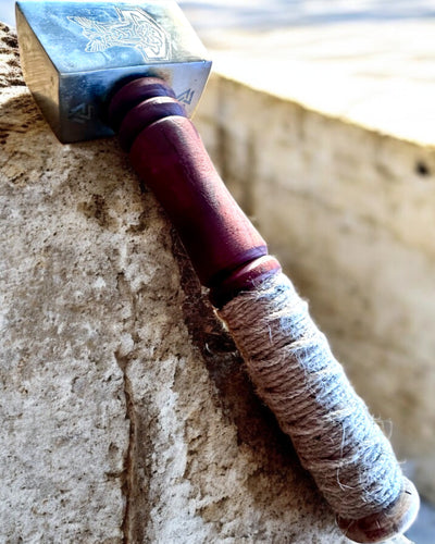 Młot Mjölnir Skaldów – 33 cm, Ręcznie Kuty Młot Wikingów z Opcją Grawerowania