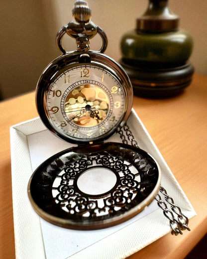 Ceas de buzunar negru „Midnight Elegance”, personalizare pentru cadou cu gravură