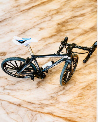 Model Miniatural Metalic Bicicletă Roșie "SpeedMaster" personalizare cu gravură pentru cadou, 2 variante de culori