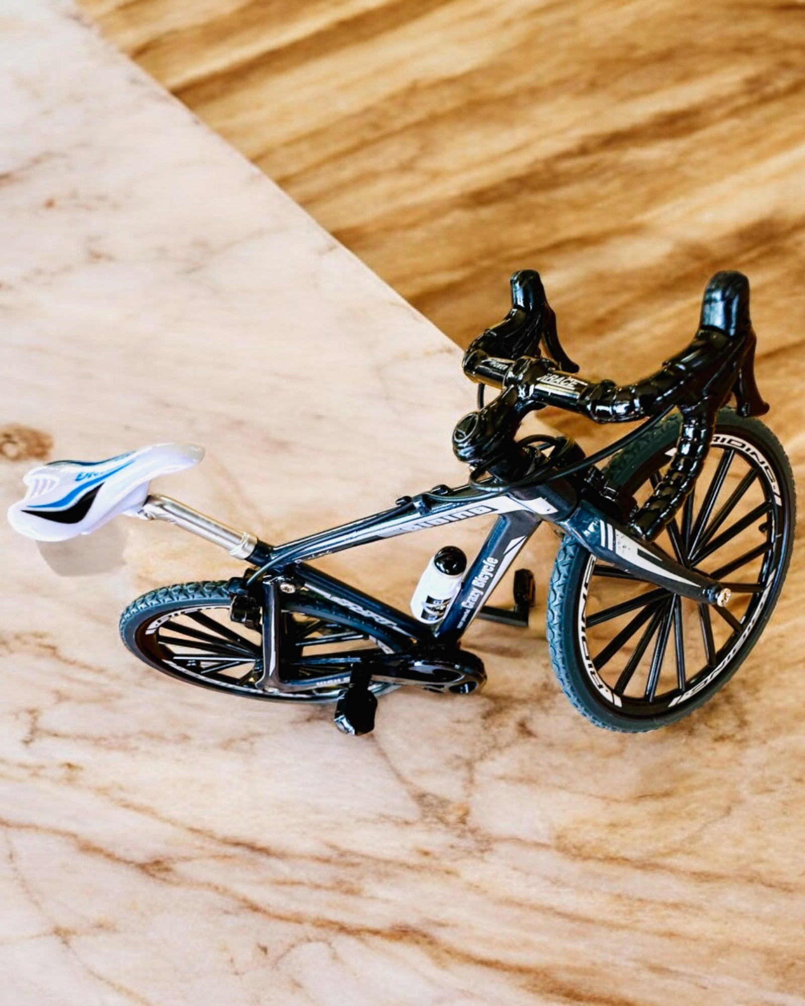 Model Miniatural Metalic Bicicletă Roșie "SpeedMaster" personalizare cu gravură pentru cadou, 2 variante de culori