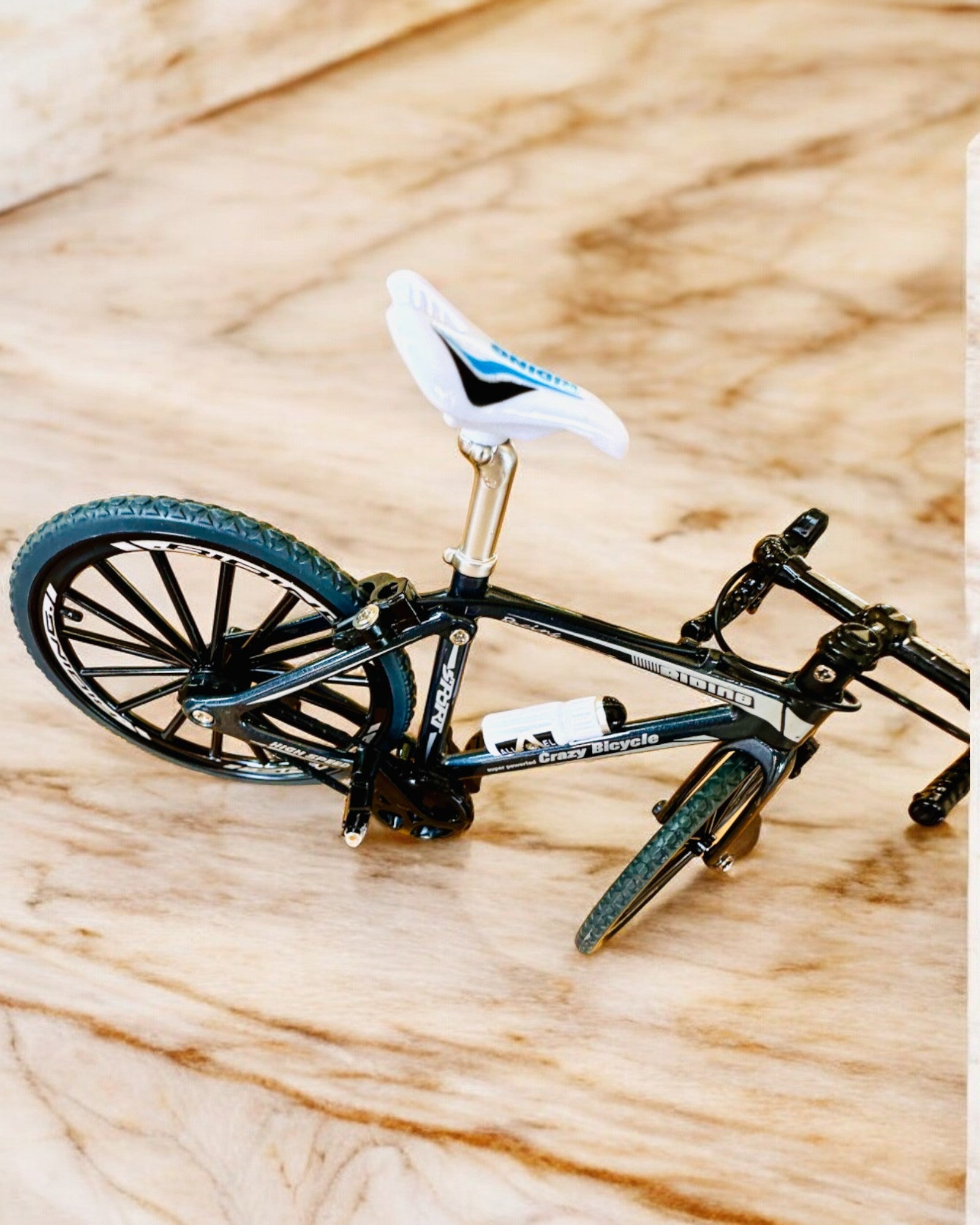 Model Miniatural Metalic Bicicletă Roșie "SpeedMaster" personalizare cu gravură pentru cadou, 2 variante de culori