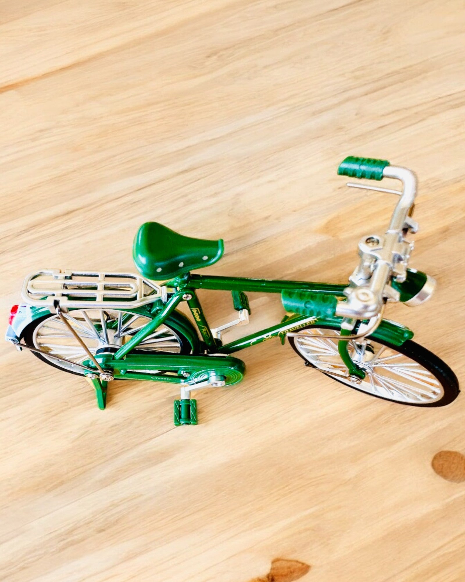 Modelul de bicicletă „Retro Classic” - Miniatură cu Gravură, ideal pentru cadou