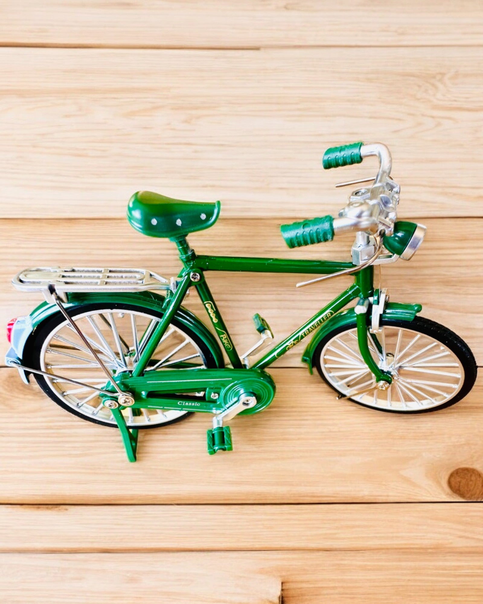 Modelul de bicicletă „Retro Classic” - Miniatură cu Gravură, ideal pentru cadou