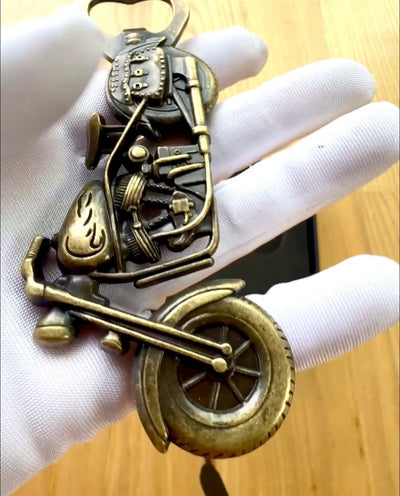 Deschizător de sticle în formă de motocicletă - personalizare cu gravură pentru cadou