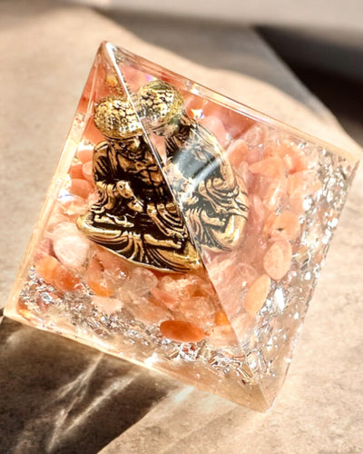 Piramida Energetică „Meditația Păcii” cu Pietre Prețioase