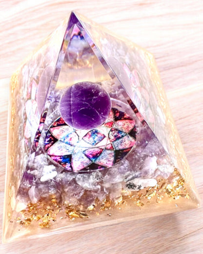 Piramida Energetică "Amethyst Star" orgonitică cu cristale de ametist