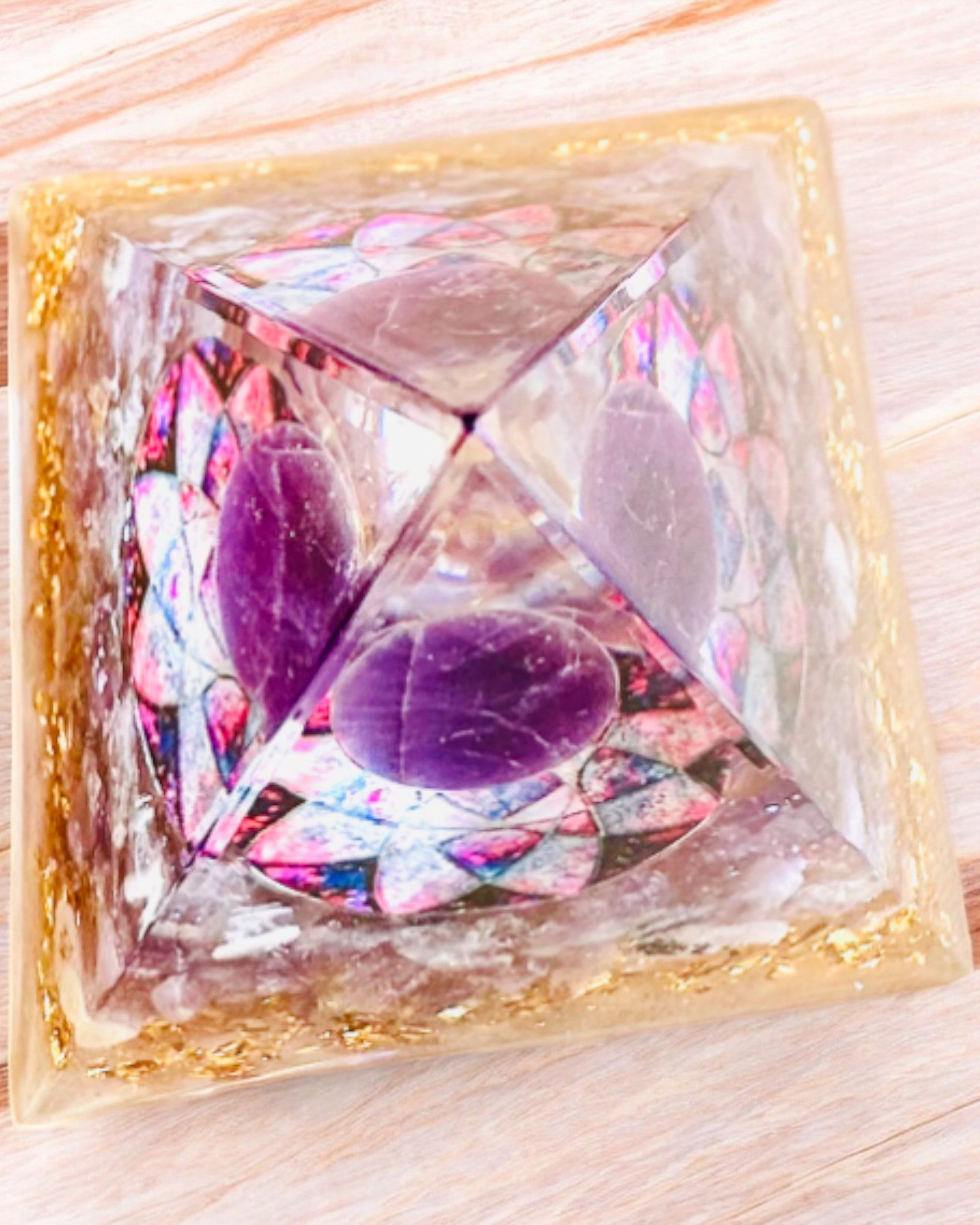 Piramida Energetică "Amethyst Star" orgonitică cu cristale de ametist