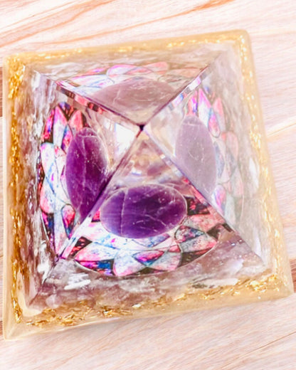 Piramida Energetică "Amethyst Star" orgonitică cu cristale de ametist