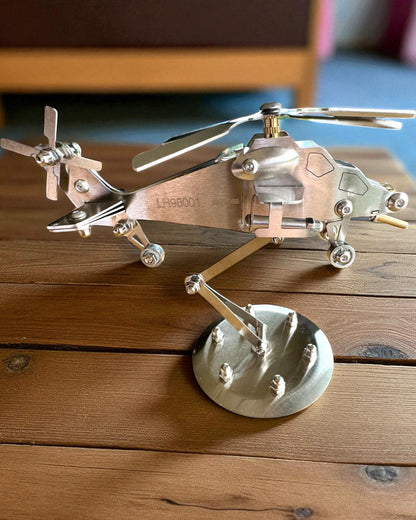 Metalowy Model Helikoptera „SkyRider” – Regulowany Stojak Biurkowy z personalizacją grawerem na prezent