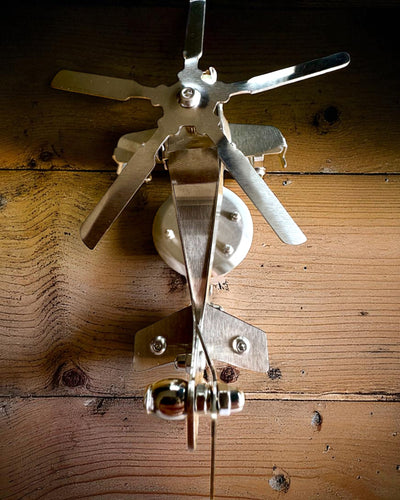 Model Metalic de Elicopter „SkyRider” – Suport Birou Reglabil cu personalizare gravură pentru cadou