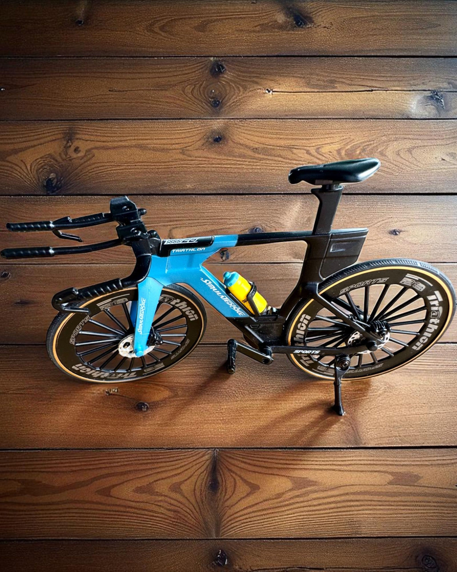 Miniaturowy Model Roweru Triathlonowego „SpeedStorm 1.2” personalizacja grawerem na prezent