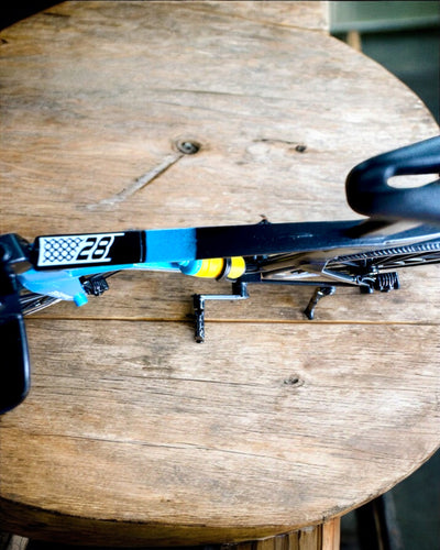 Model miniatural de bicicletă de triatlon „SpeedStorm 1.2” personalizare cu gravură pentru cadou