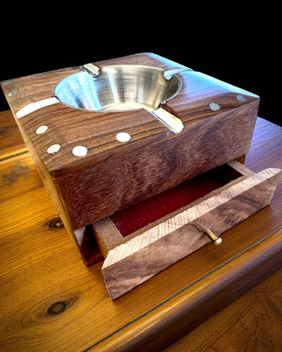 Rhino – Scrumi­eră artizanală din lemn de shisham și alamă, lățime 11 cm, cu opțiune de personalizare prin gravură