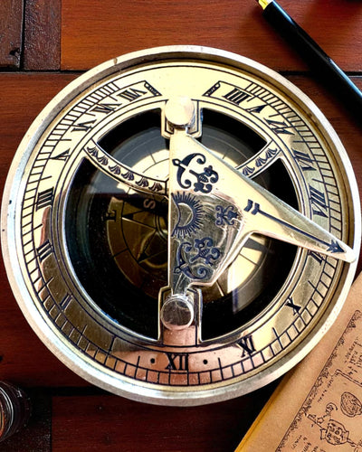 Busolă solară Voyager 7cm – ceas solar din alamă cu busolă, personalizare cu gravură pentru cadou