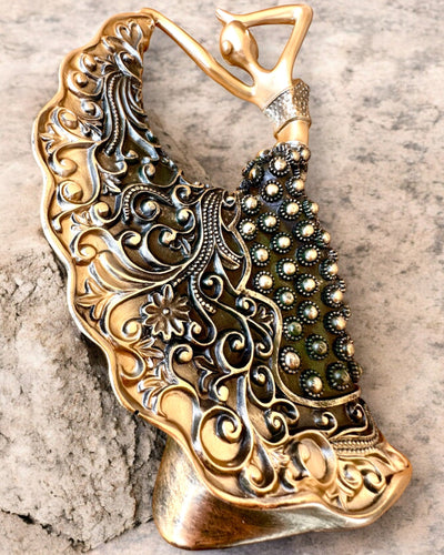 Sculptură elegantă „Dansatoarea Strălucirii de Aur”, 29 cm înălțime, cu posibilitate de gravare pentru cadou