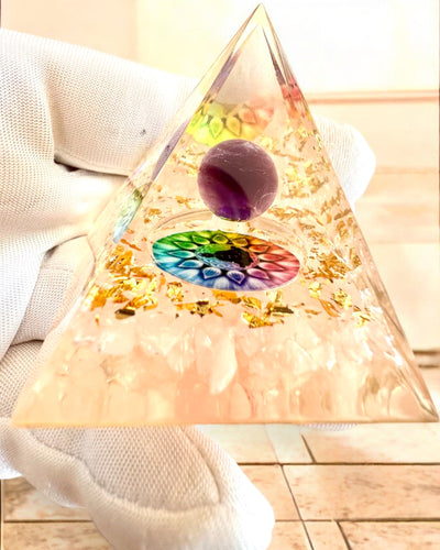 Piramidă Energetică orgonitică Piramida Energiei „Armonia Luminii” - Cristalină, pentru cadou