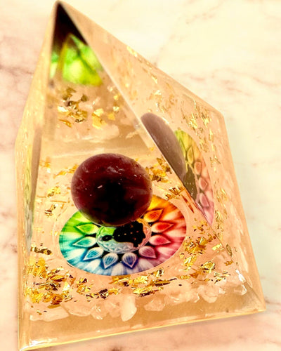 Piramidă Energetică orgonitică Piramida Energiei „Armonia Luminii” - Cristalină, pentru cadou