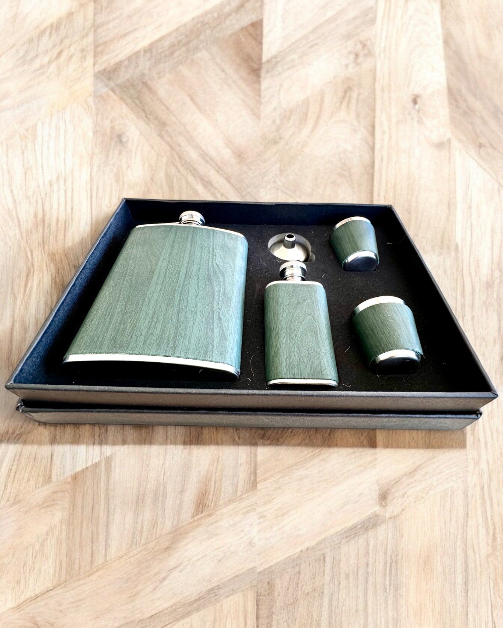 Set de ploscuțe cu pahare „Forest Spirit”, personalizare cadou cu gravură