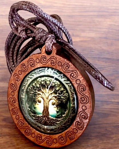 Amuletul Vieții „Arborele Strămoșilor” - Colier realizat manual din lemn și sticlă, posibilitate de personalizare cu gravură pentru cadou